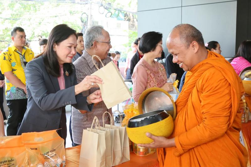 นางจตุพร โรจนพานิ�
