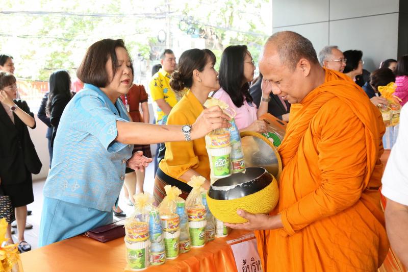 นางจตุพร โรจนพานิ�