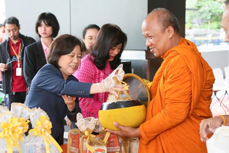 นางจตุพร โรจนพานิ�