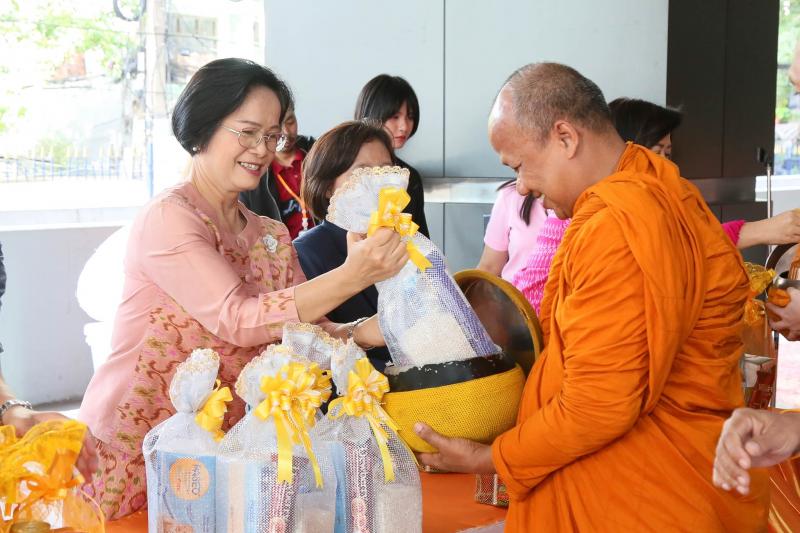 นางจตุพร โรจนพานิ�