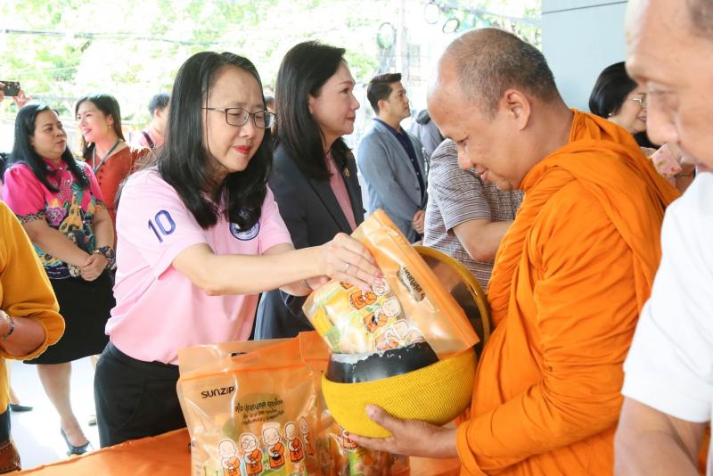 นางจตุพร โรจนพานิ�