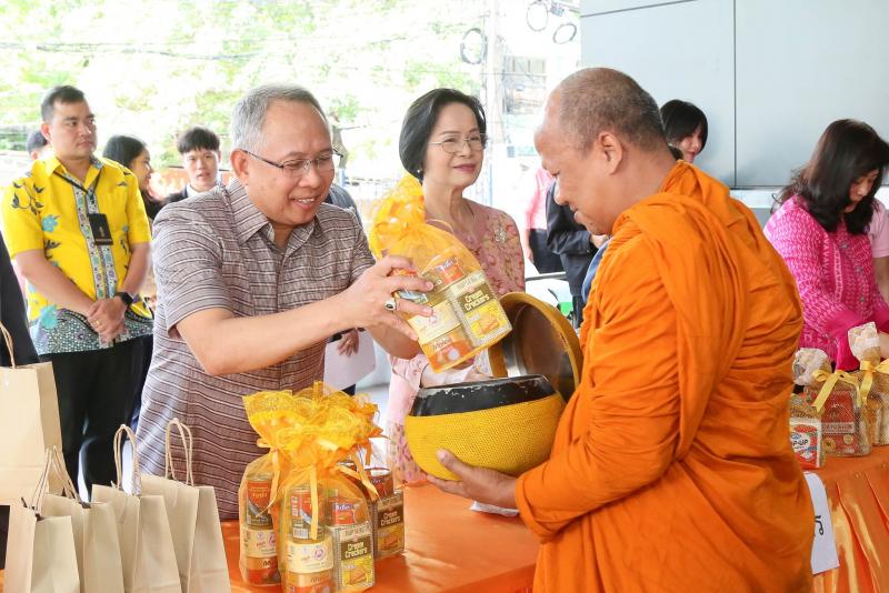 นางจตุพร โรจนพานิ�