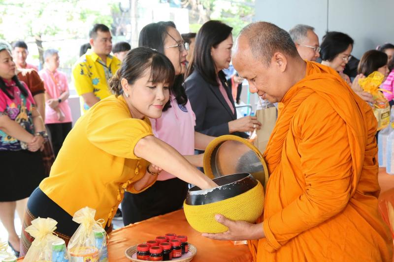 นางจตุพร โรจนพานิ�