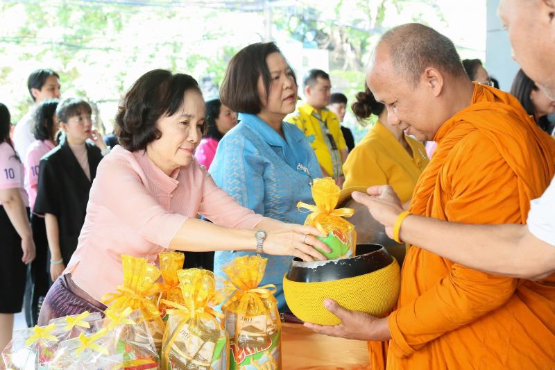 นางจตุพร โรจนพานิ�