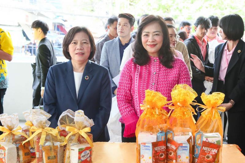 นางจตุพร โรจนพานิ�