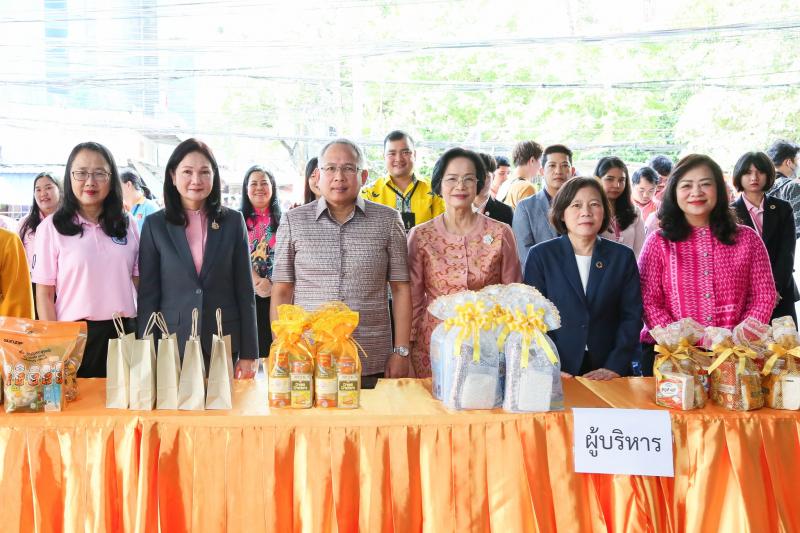 นางจตุพร โรจนพานิ�