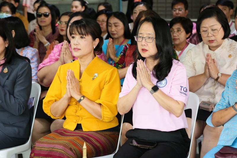 นางจตุพร โรจนพานิ�