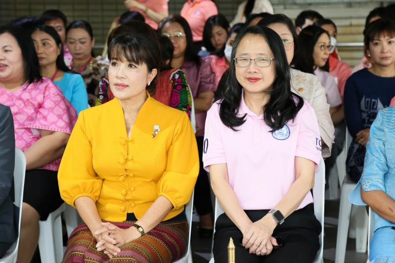 นางจตุพร โรจนพานิ�