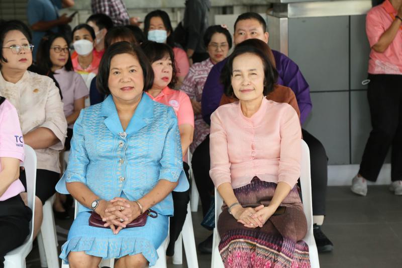 นางจตุพร โรจนพานิ�