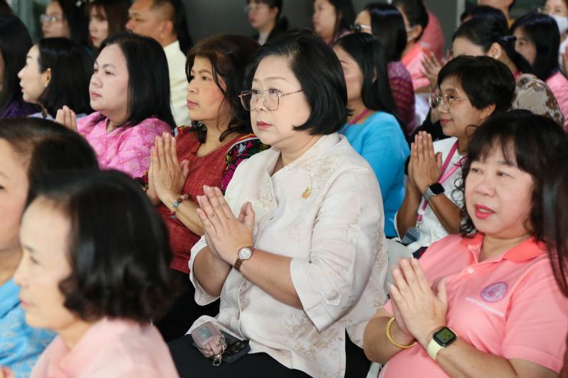 นางจตุพร โรจนพานิ�