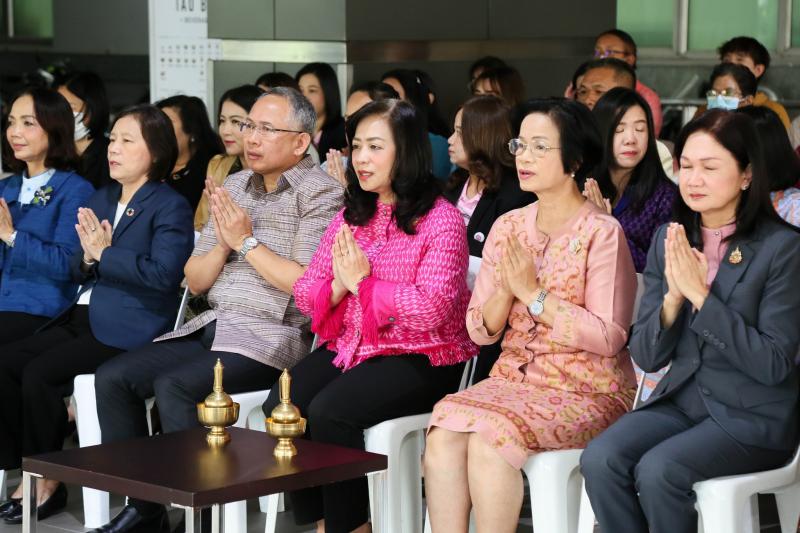 นางจตุพร โรจนพานิ�