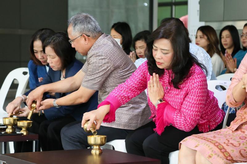 นางจตุพร โรจนพานิ�