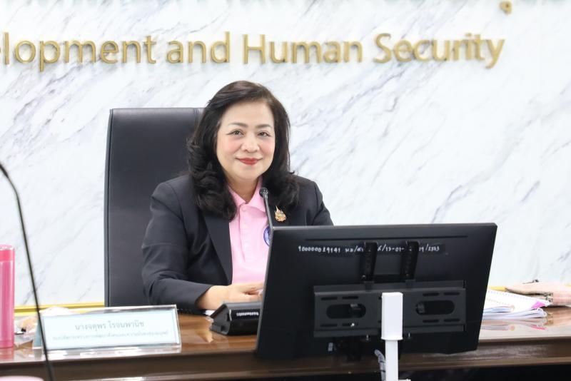 นางจตุพร โรจนพานิ�