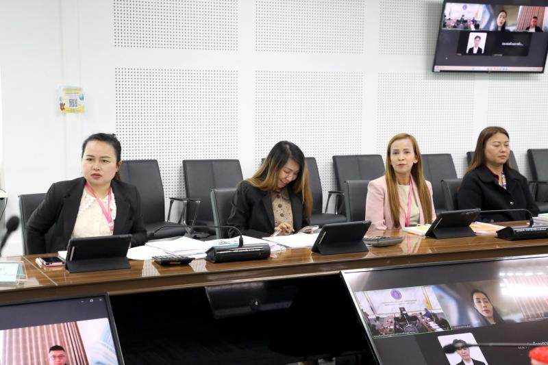 นางจตุพร โรจนพานิ�