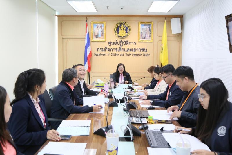 นางจตุพร โรจนพานิ�