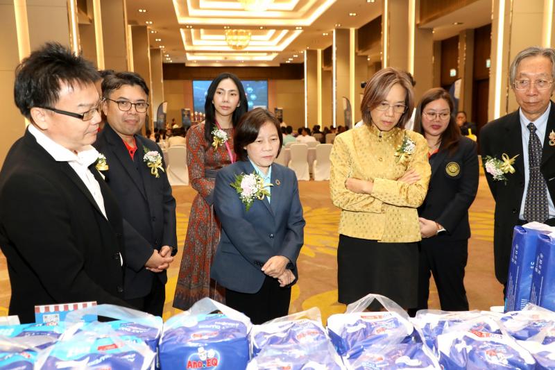 นางสาวสุนีย์ ศรีส�