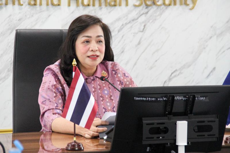 นางจตุพร โรจนพานิ�