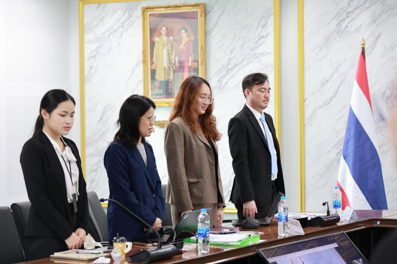 นางจตุพร โรจนพานิ�