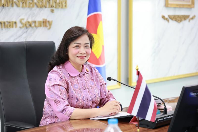 นางจตุพร โรจนพานิ�