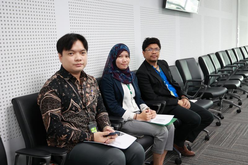 นางจตุพร โรจนพานิ�