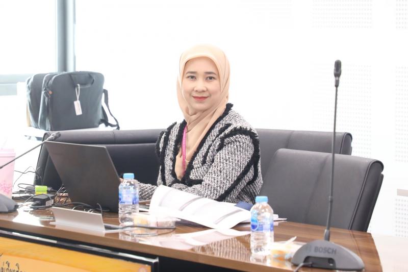นางจตุพร โรจนพานิ�