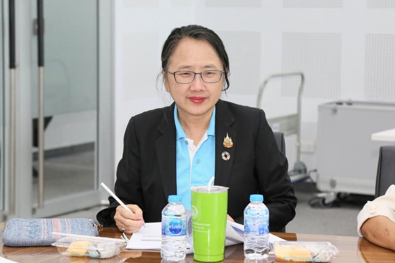 นางจตุพร โรจนพานิ�