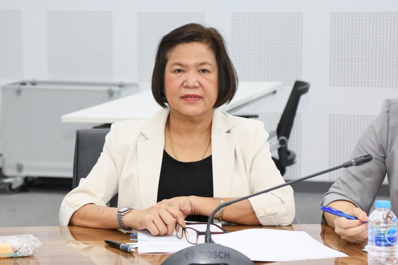 นางจตุพร โรจนพานิ�