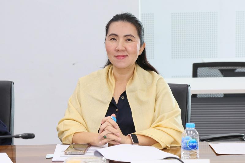 นางจตุพร โรจนพานิ�