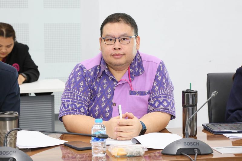 นางจตุพร โรจนพานิ�