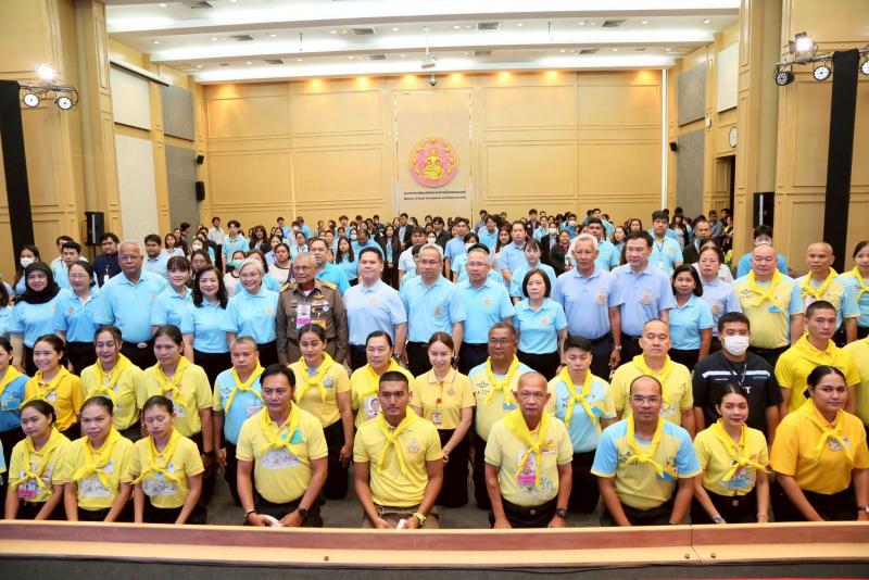 รมว.พม. เป็นประธาน�