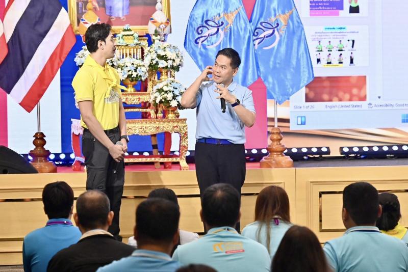 รมว.พม. เป็นประธาน�
