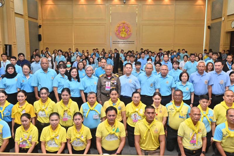 รมว.พม. เป็นประธาน�