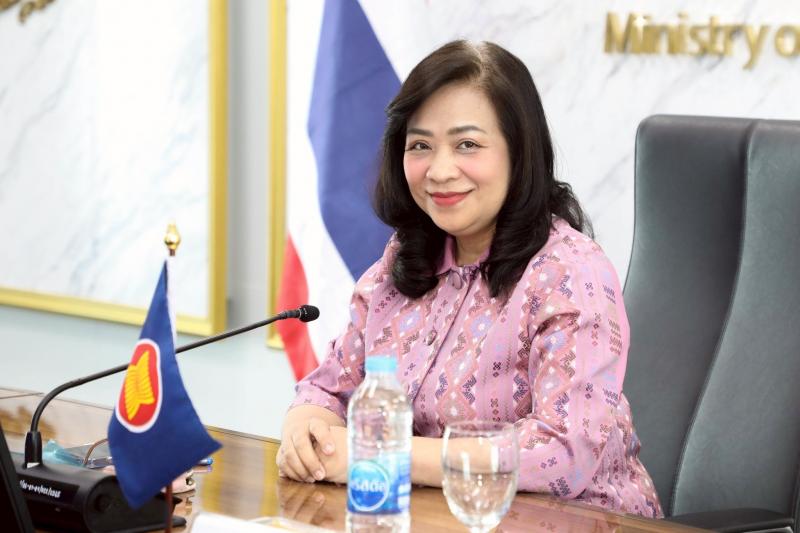 นางจตุพร โรจนพานิ�