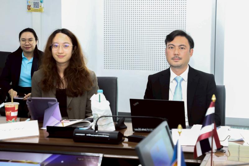 นางจตุพร โรจนพานิ�