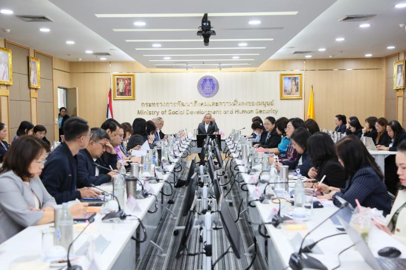 ปลัด พม. เป็นประธา�