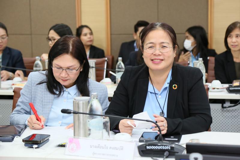 ปลัด พม. เป็นประธา�
