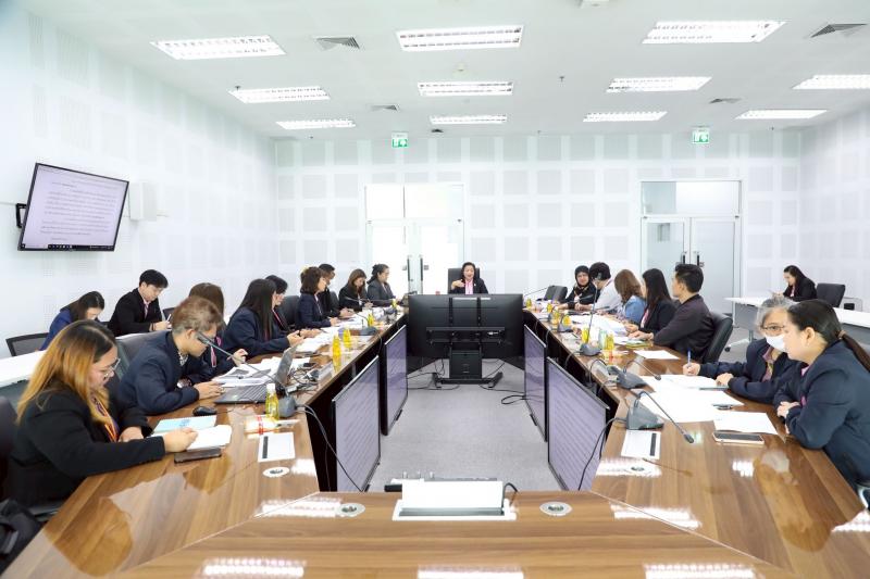 นางจตุพร โรจนพานิ�