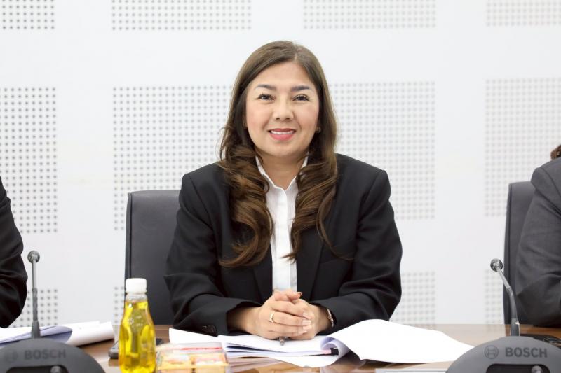 นางจตุพร โรจนพานิ�