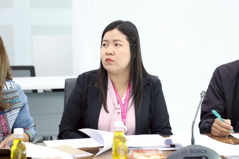 นางจตุพร โรจนพานิ�