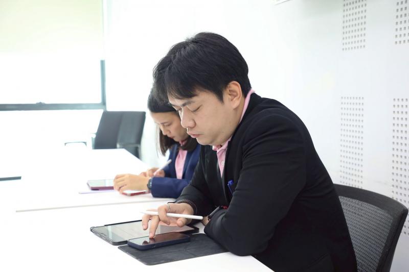 นางจตุพร โรจนพานิ�