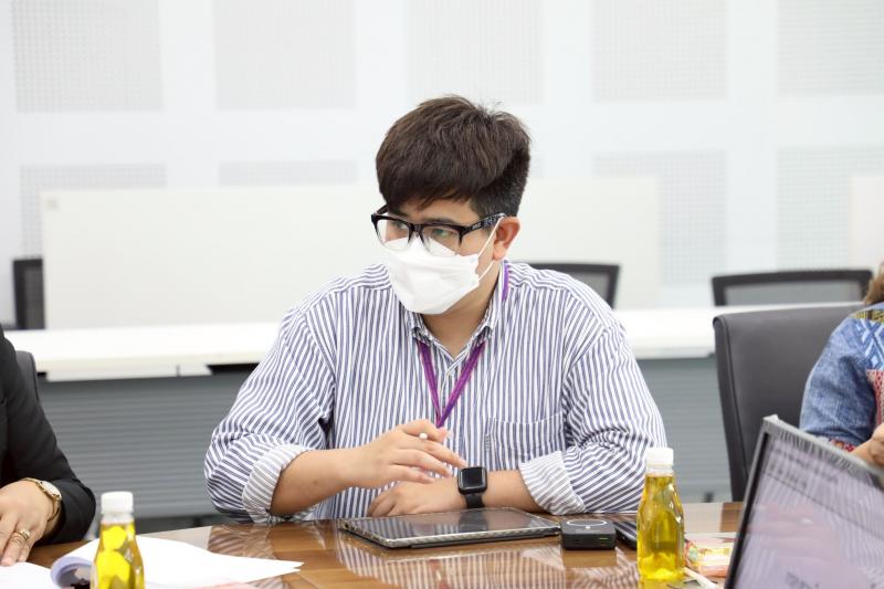นางจตุพร โรจนพานิ�