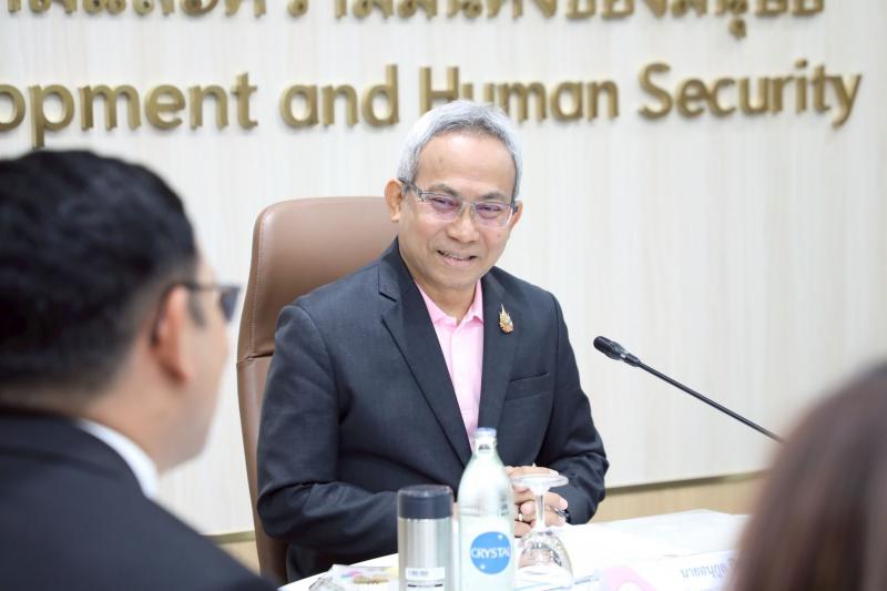ปลัด พม. เป็นประธา�