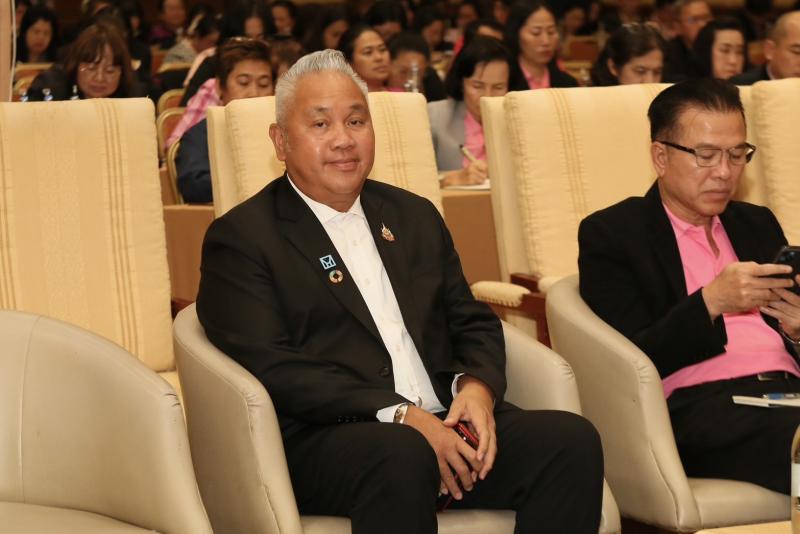ปลัด พม. เป็นประธา�
