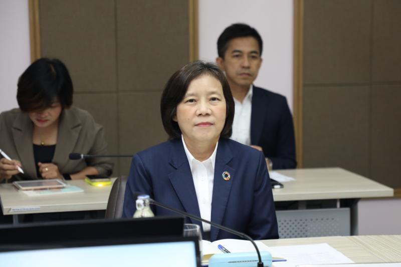 ศาสตราจารย์ กนก วง