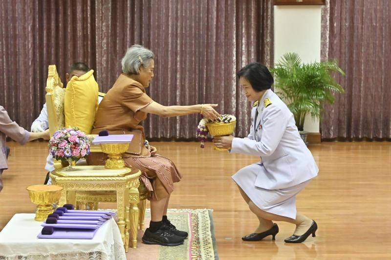 นายวราวุธ ศิลปอาช�