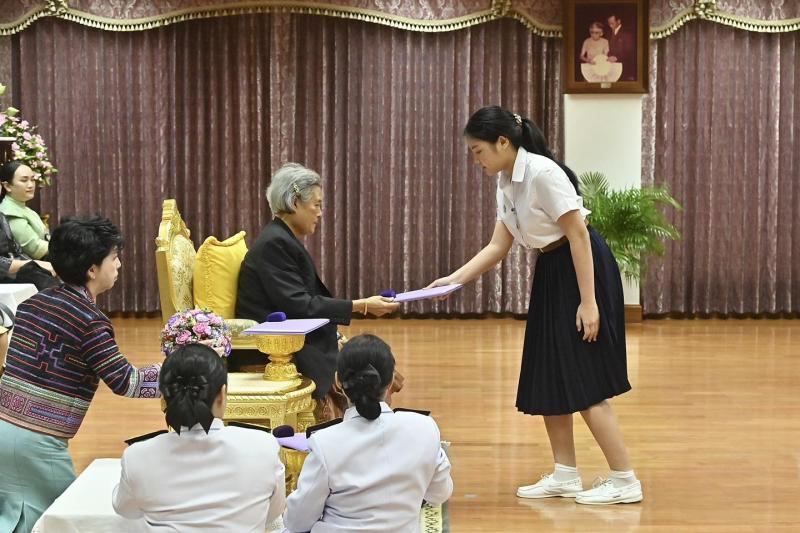นายวราวุธ ศิลปอาช�