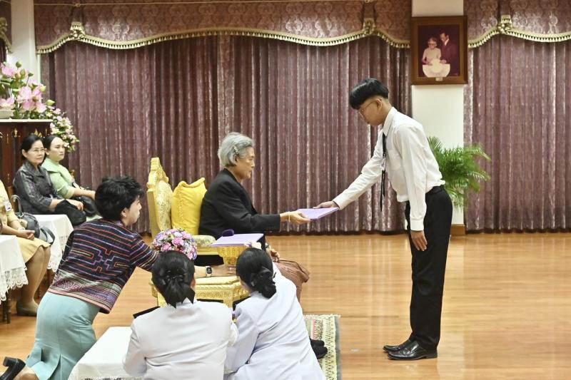 นายวราวุธ ศิลปอาช�