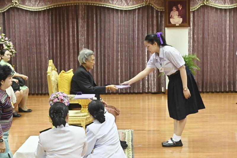นายวราวุธ ศิลปอาช�