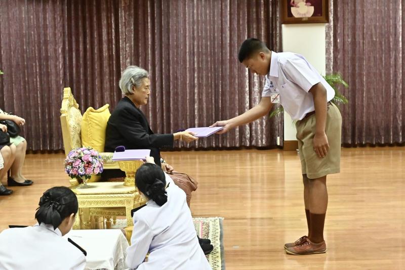 นายวราวุธ ศิลปอาช�