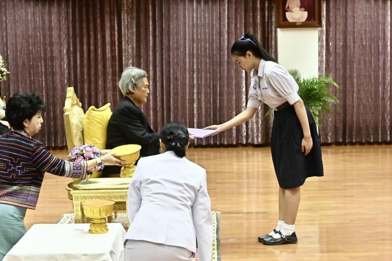 นายวราวุธ ศิลปอาช�